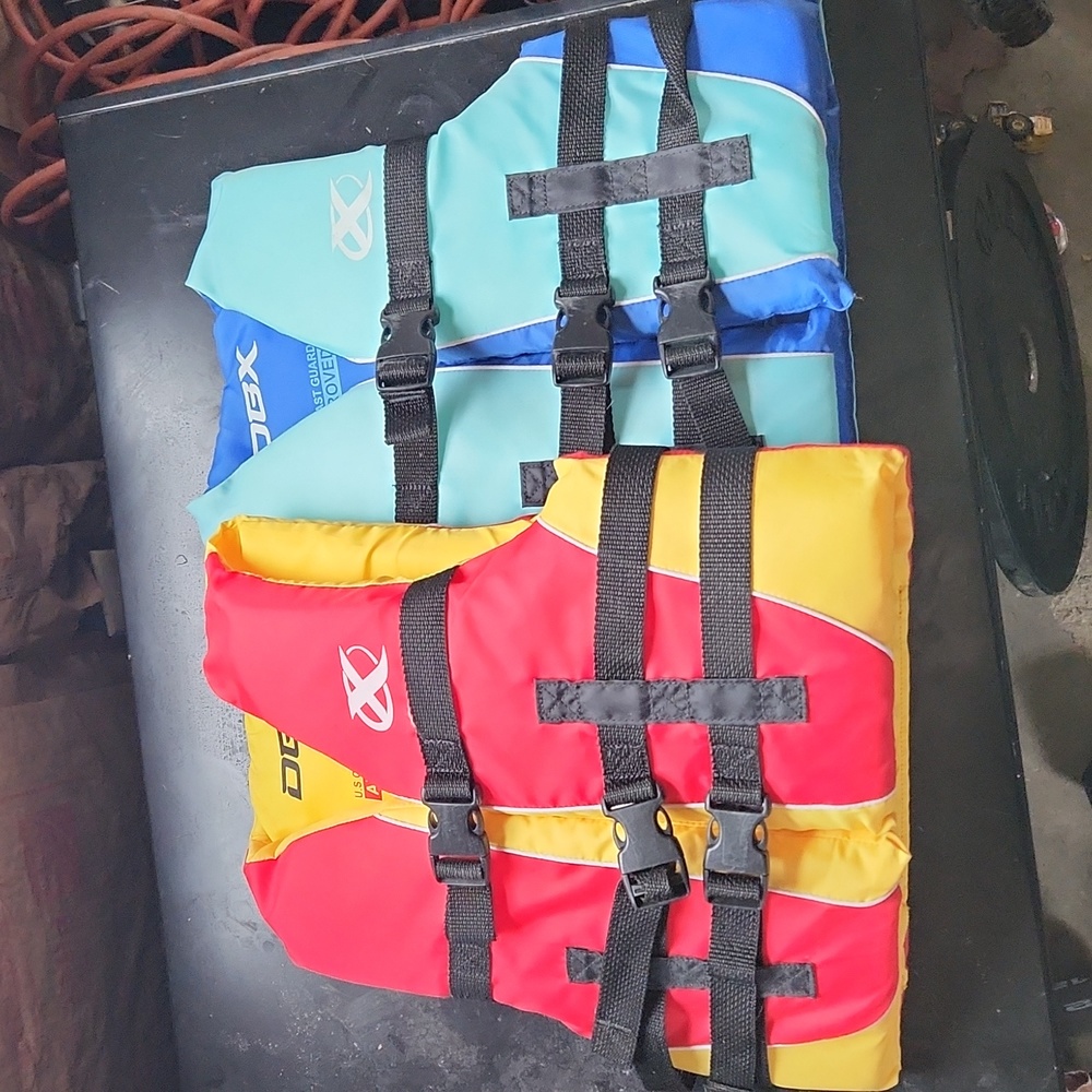 2 DBX Kids life jackets